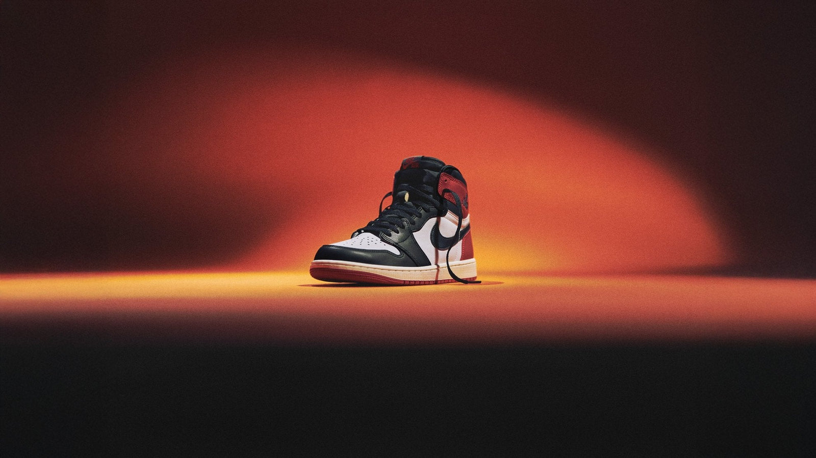 Air Jordan 1 High OG "Black Toe Reimagined": Un Clásico Renacido