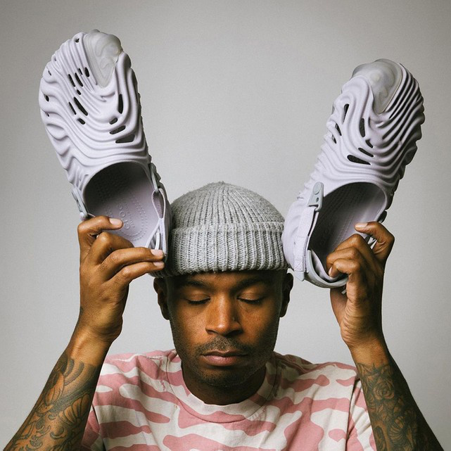 Salehe Bembury y sus colaboraciones con Crocs: Una Revolución en el Mundo de las Zapatillas