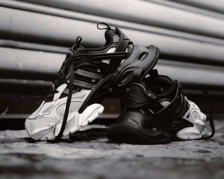 XLG Runner Deluxe “Core Black”: La silueta más agresiva de Adidas