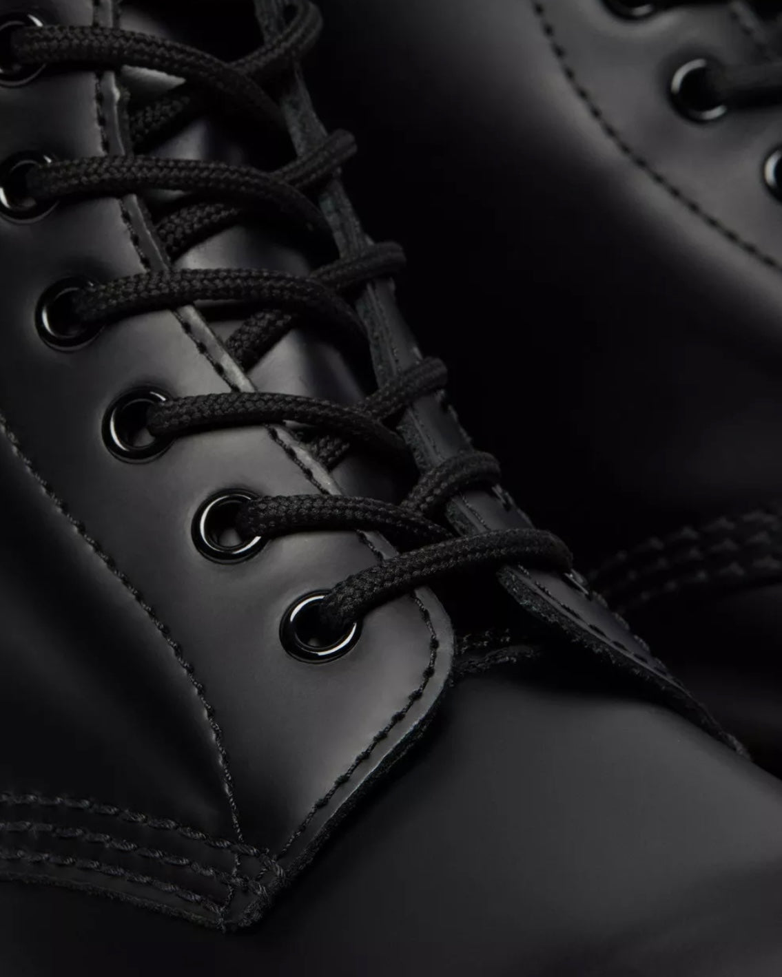 DR.MARTENS 1460 BLACK SMOOTH LEATHER LACE UP BOOTS