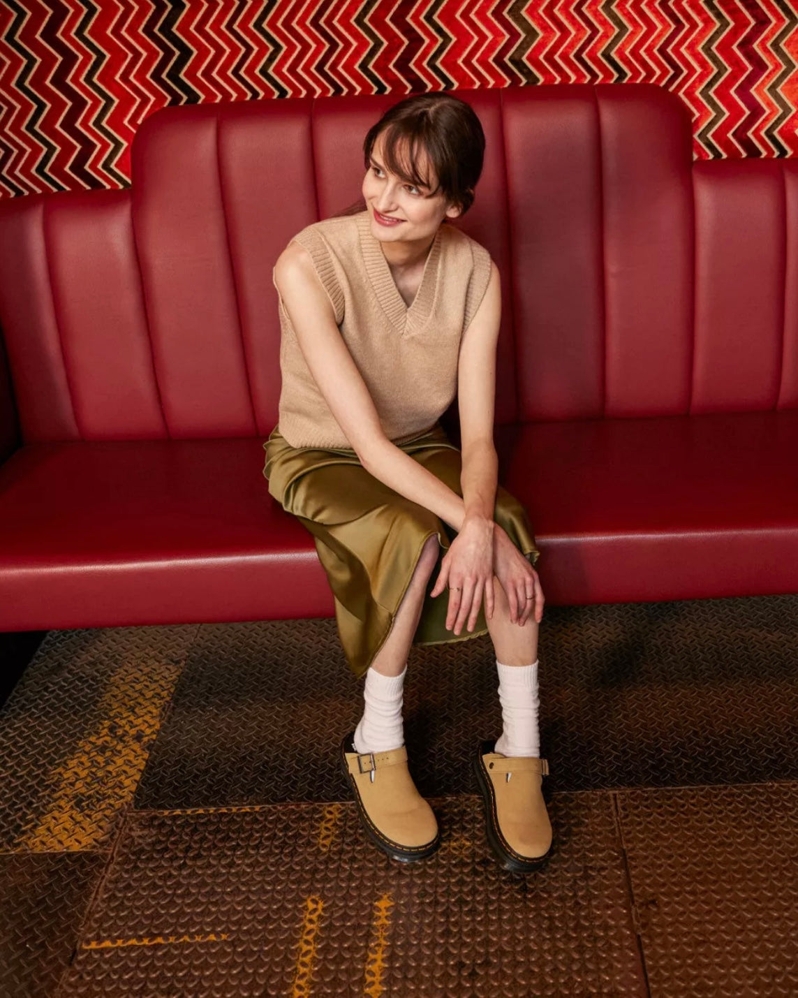 DR.MARTENS ZEBZAG SAVANNAH TAN SUEDE SINGBLACK PLATFORM MULES