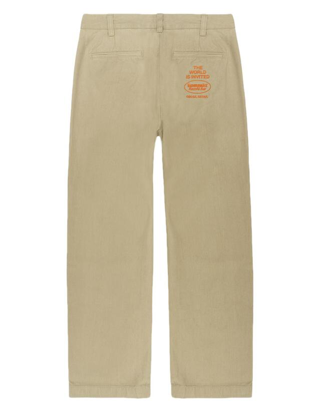 KOMPACT RECORD BAR BASIC LOGO CHINO PANTS KHAKI