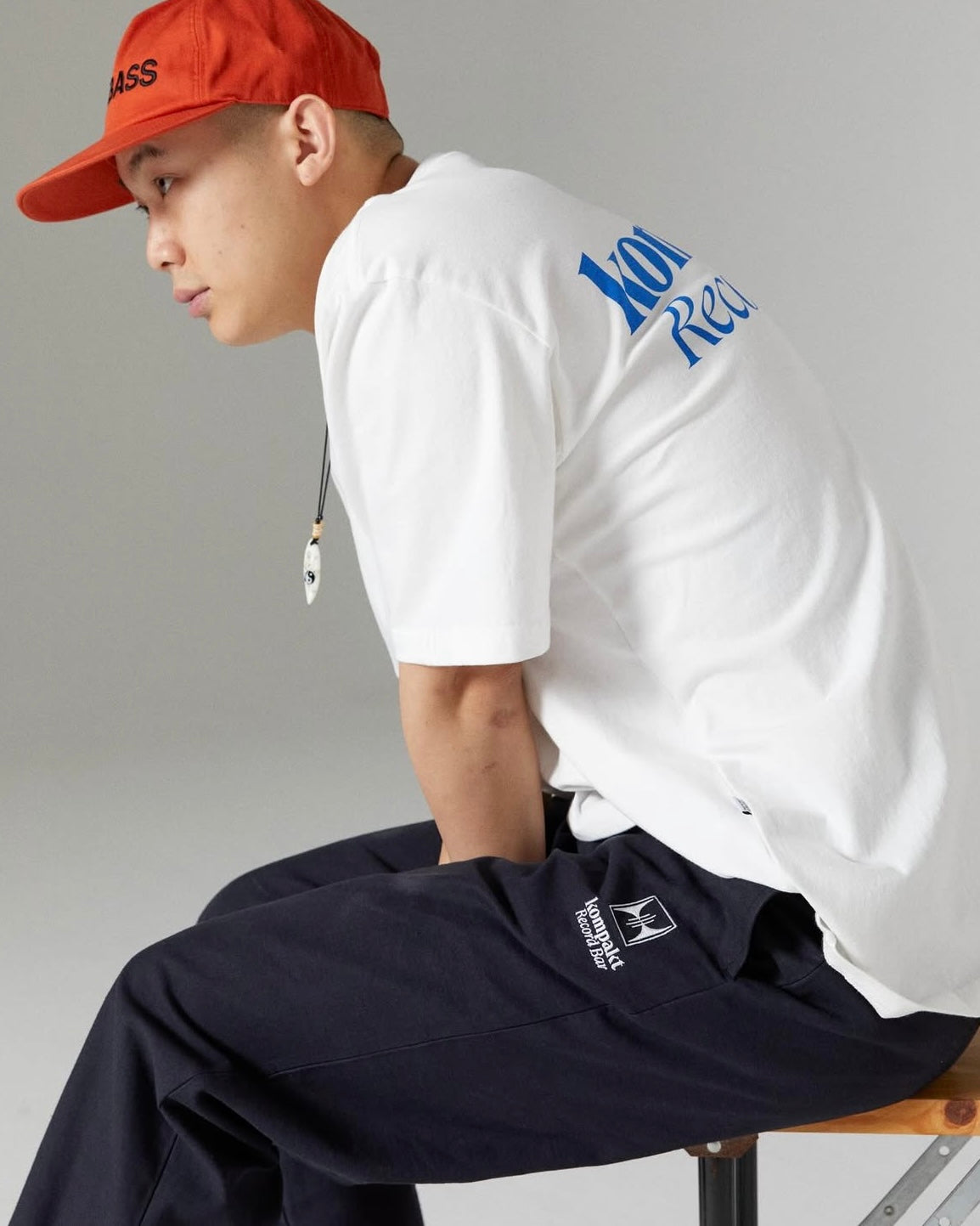 KOMPACT RECORD BAR BASIC LOGO CHINO PANTS NAVY