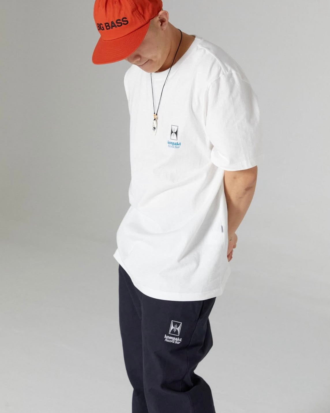 KOMPACT RECORD BAR BASIC LOGO CHINO PANTS NAVY