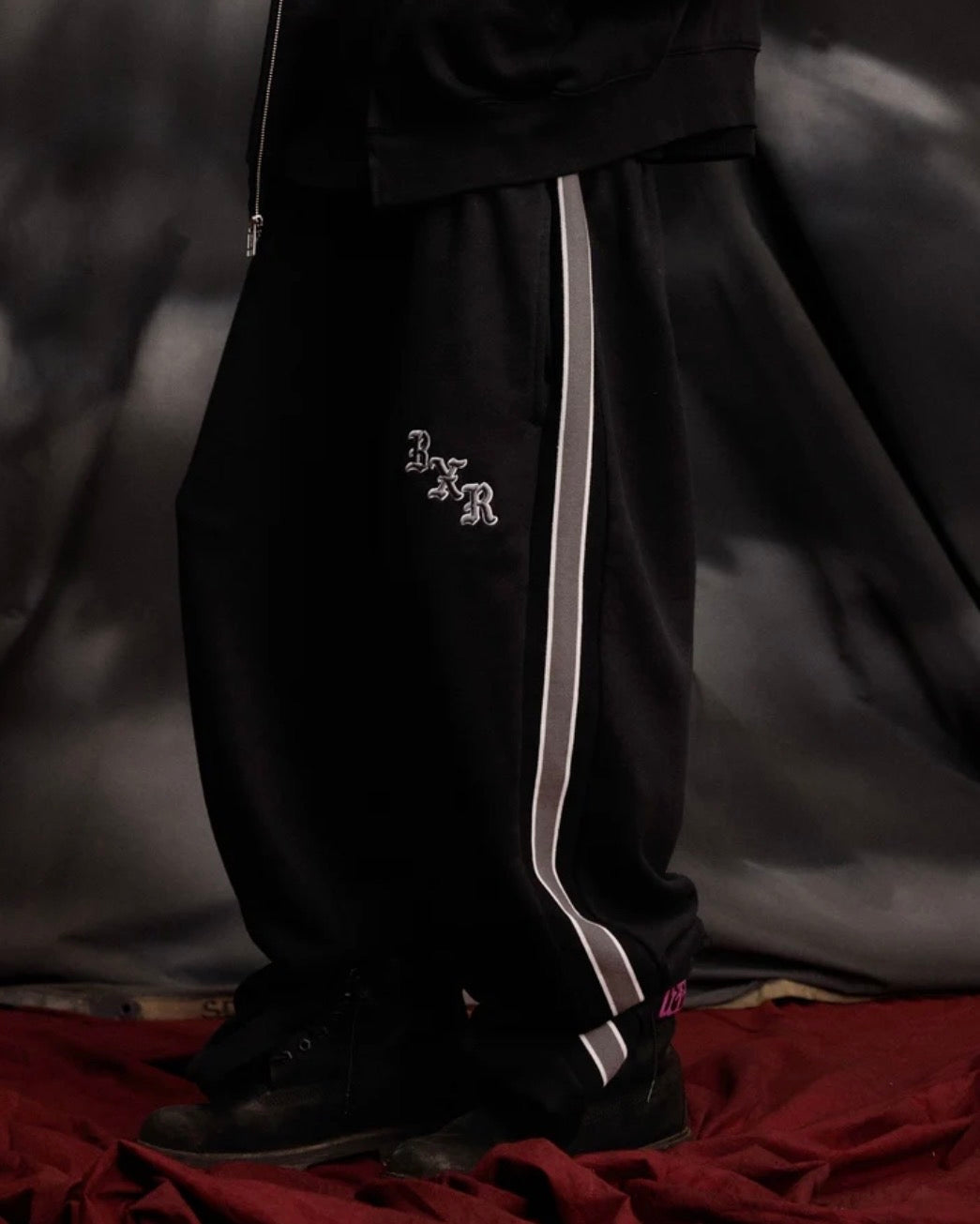 BORN x RAISED SPORT STRIPE SWEATS