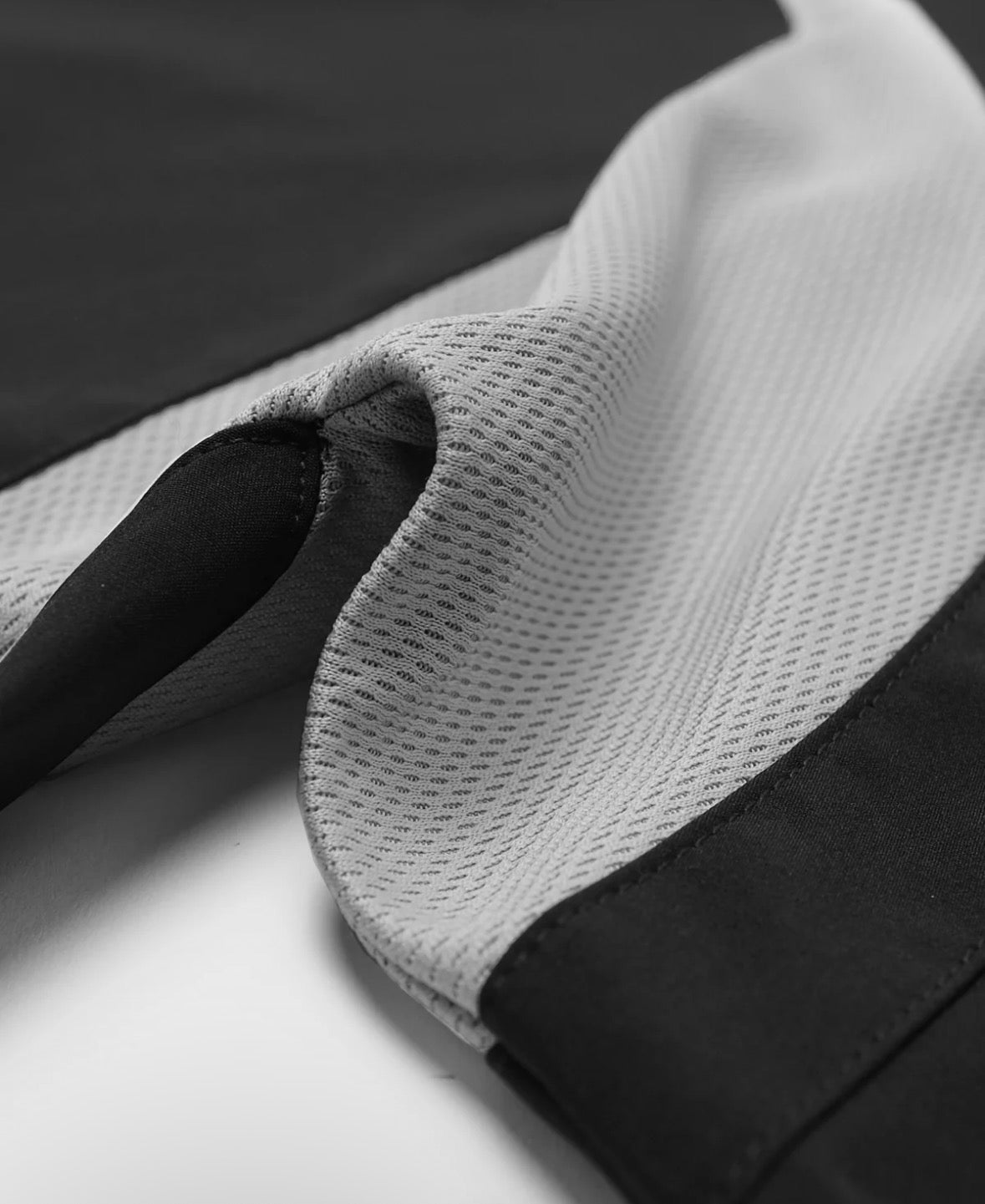 STUDENTS MYLES NYLON Q-ZIP BLACK