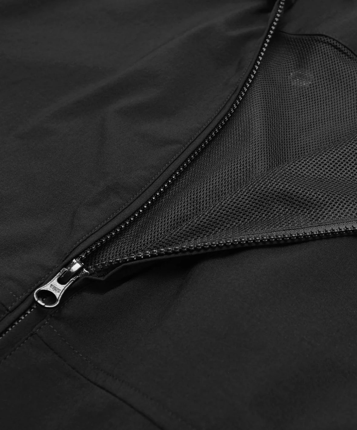 STUDENTS CAMARGO NYLON HOODIE BLACK