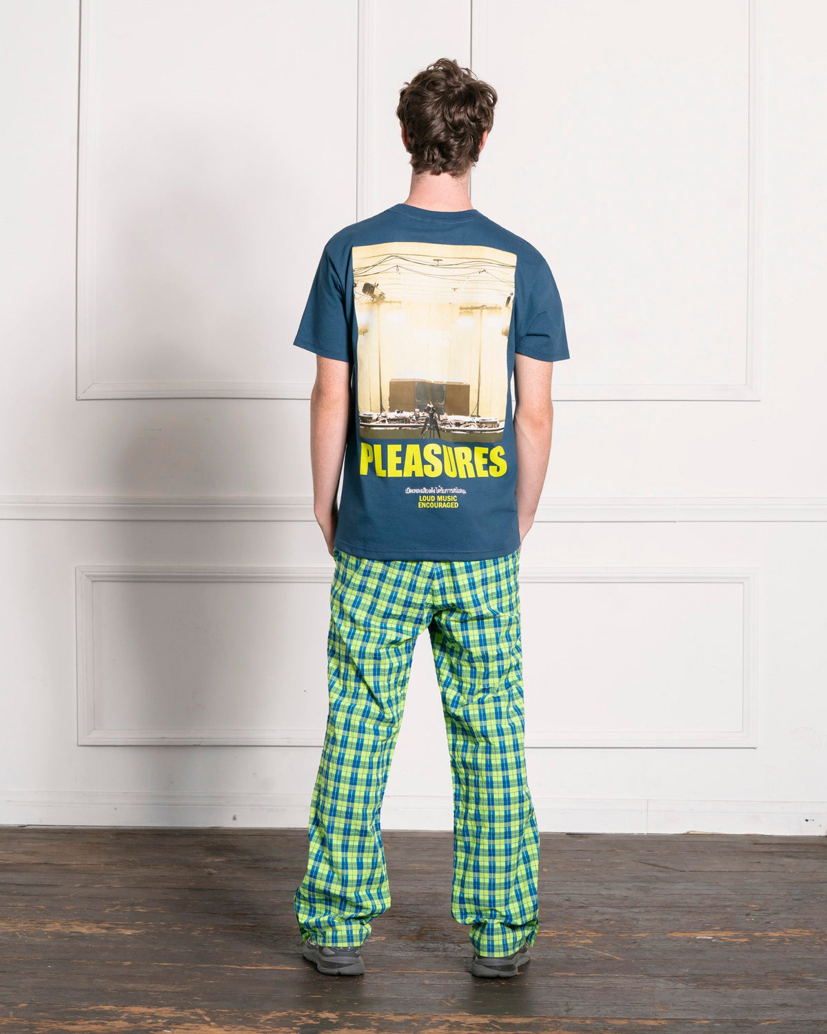 PLEASURES  x BOILER ROOM TURNTABLE T-SHIRT