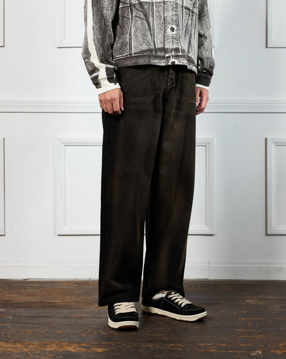 PLEASURES BROWN OIL BAGGY JEANS