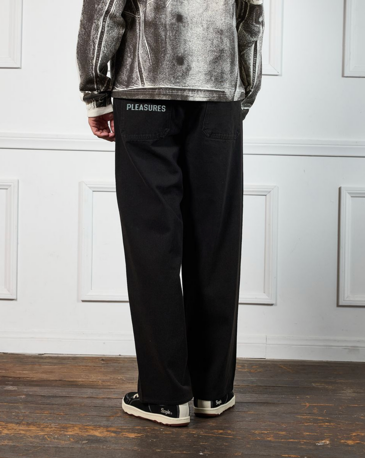 PLEASURES BROWN OIL BAGGY JEANS